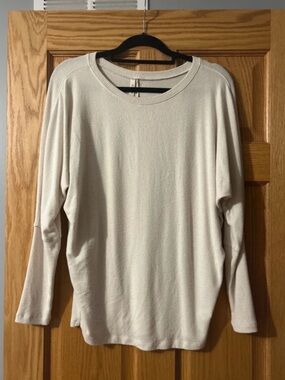 BE COOL Long Sleeve Crewneck Top in Cream
